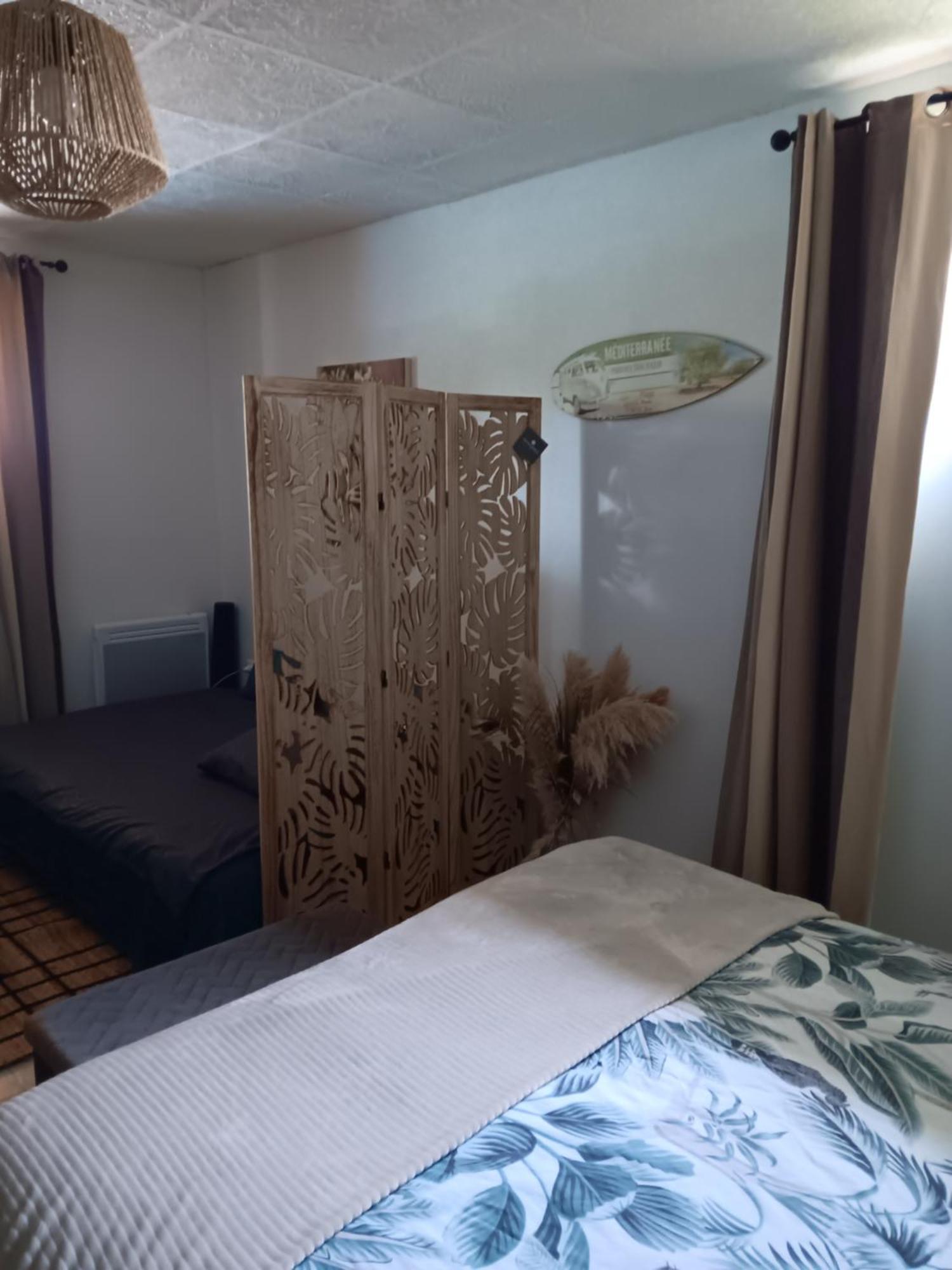 Domaine Des Favaud Hotel Лектур Стая снимка